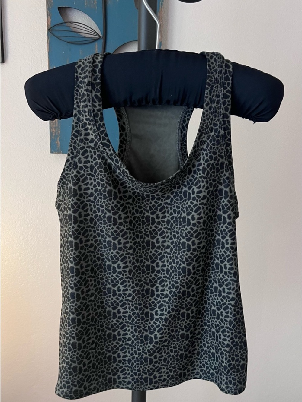 Sleeveless Black & Gray Animal-Print Racerback Tank Top